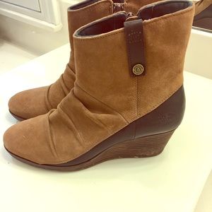 Northface waterproof boots size 8.5